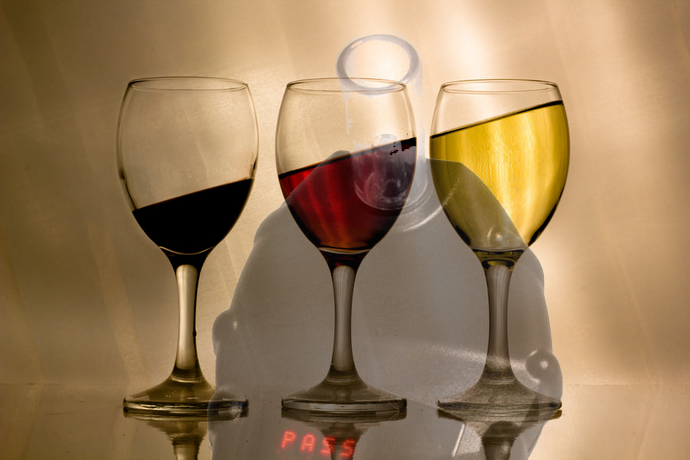 alcoholslot in wijnglazen